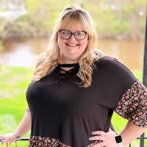 Kyleigh Akers, Therapist