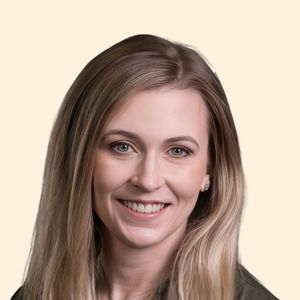 Lynsey Retzlaff, Therapist