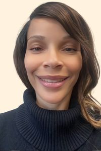 Henrieta Deka, Therapist