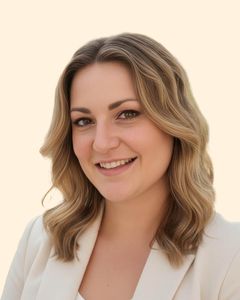 Carrie Trawick, Therapist