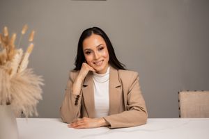 Vanessa Lopez, Therapist