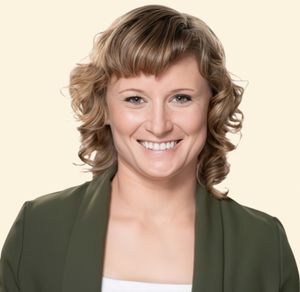 Katie Tschetter, Therapist