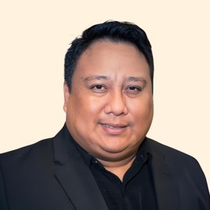 Alex Recepcion, Therapist