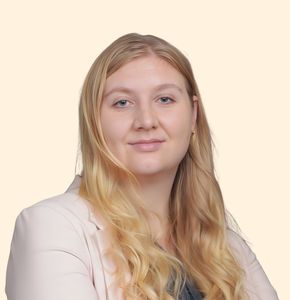 Nicole Churchill, Therapist