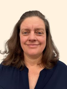 Alicia Arens, Therapist
