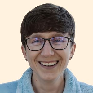 Sarah McCray, Therapist