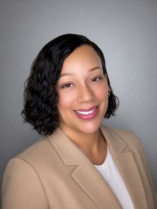 Tendika Gerke, Therapist