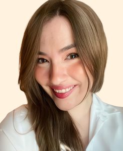 Jenna Hennen, Therapist