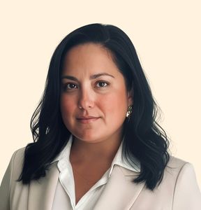 Nicole Macedo, Therapist