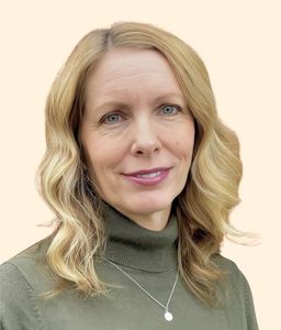 Cassandra Kaplan, Therapist
