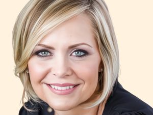 Kate Kelava, Therapist