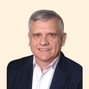 Ivaylo Hristov, Therapist