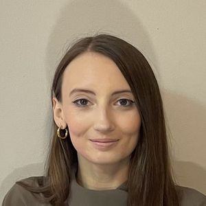 Kadi Hinely, Therapist