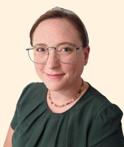 Hannah Schepps-Roussel, Therapist