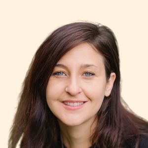 Lindsay Woodward, Therapist