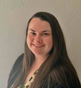 Lindsey Coen, Therapist
