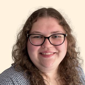Alexis Pitzer, Therapist