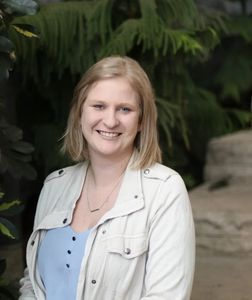 Mackenzie Esson, Therapist