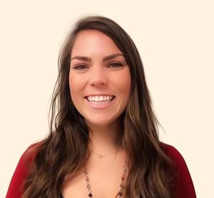 Kayeley Lyons, Therapist