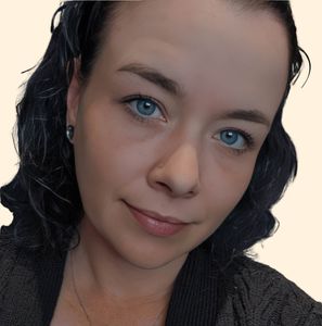 Tiffany Hollis, Therapist