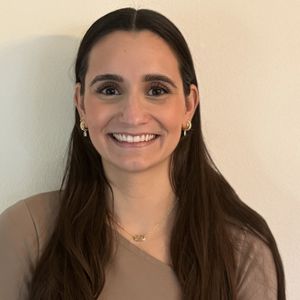 Aurora Mala, Therapist