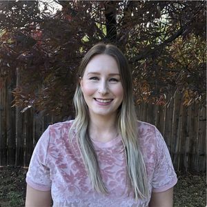 Desirae Yoder, Therapist