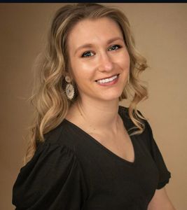Adelle Hartman, Therapist