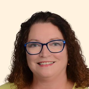 Adrienne Cenci, Therapist