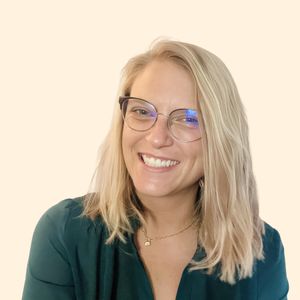 Molly McGann, Therapist