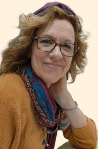 Melinda Lowry, Therapist