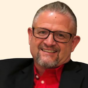 John Xiong-Chapman, Psychologist