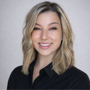 Leslie Ulanday, Therapist
