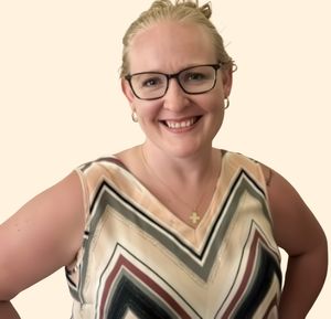 Lisa Regner, Therapist
