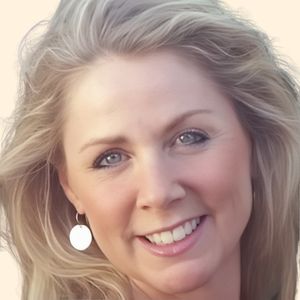 Kirsten Molina, Therapist