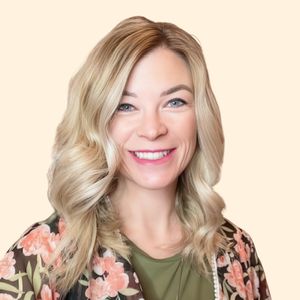 Melissa Schultz, Therapist