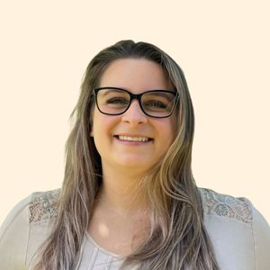 Jenna Salines, Therapist