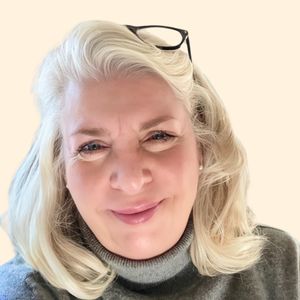 Lisa Lewis, Psychologist