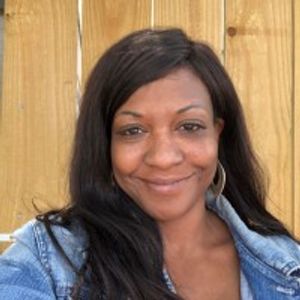 Holly Davis, Therapist