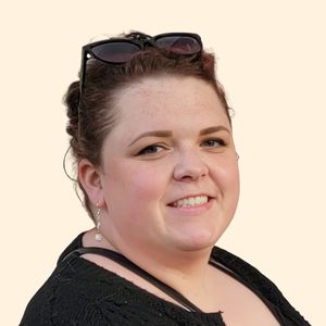 Chelsea Snyder, Therapist