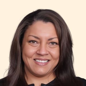 Vivian Carr, Therapist