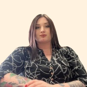 Hannah Espinosa, Therapist