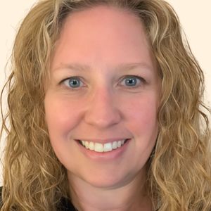 Sarah Yanosy, Therapist