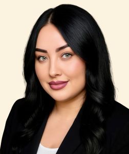 Mariel Abisaab, Therapist