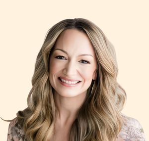 Kellie Steele, Therapist