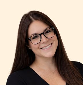 Kara Laschober, Therapist