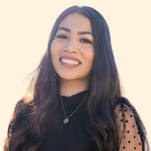 Nadia De Leon, Therapist