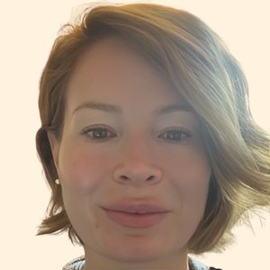 Naomi Midura, Therapist