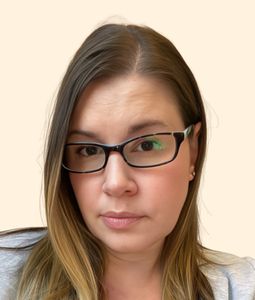 Candice Feretti, Therapist