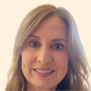 Justine Hintz, Therapist
