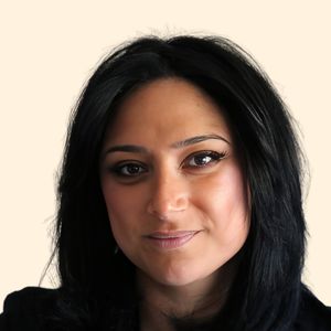 Arezou Yashoua, Therapist